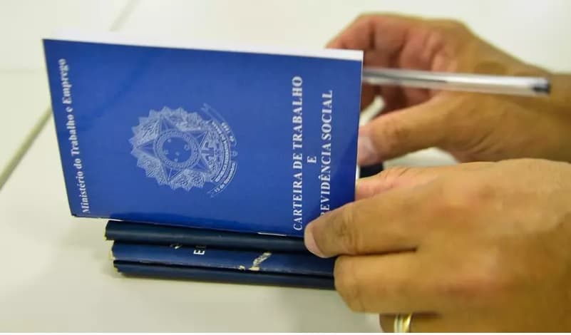 Desemprego recua para 14,1%, mas ainda atinge 14,4 milhões de pessoas
