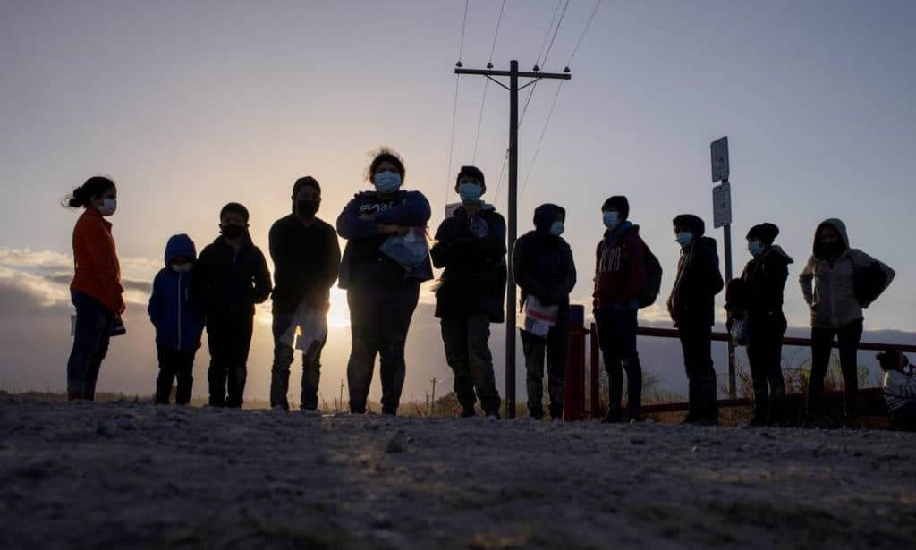Número de imigrantes detidos na fronteira entre EUA e México é o maior em 15 anos