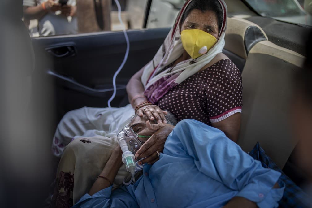 Índia bate recorde de novos casos de Covid-19 pelo 4° dia consecutivo com 349 mil infecções