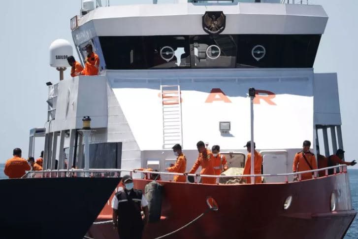 Indonésia encontra submarino dividido em três partes no fundo do mar e confirma a morte dos 53 tripulantes
