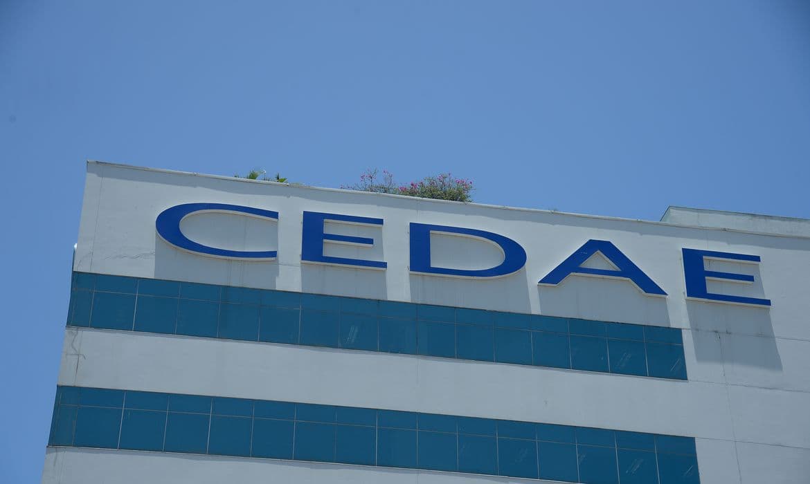 Leilão de concessão da Companhia Estadual de Águas e Esgotos (Cedae) do RJ resulta na venda de três blocos por R$ 22,69 bilhões; Bolsonaro celebra "liberdade de mercado"
