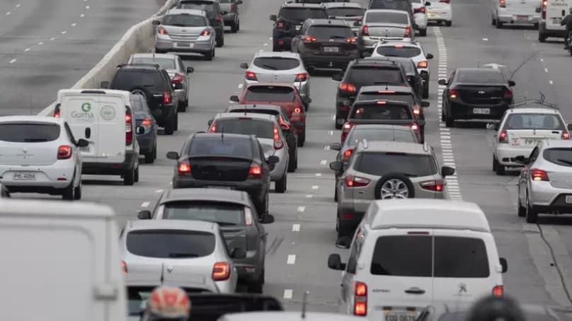 Aumento da validade e de pontos da CNH, descontos para multas e mais: nova lei de trânsito entra em vigor na segunda; veja o que muda