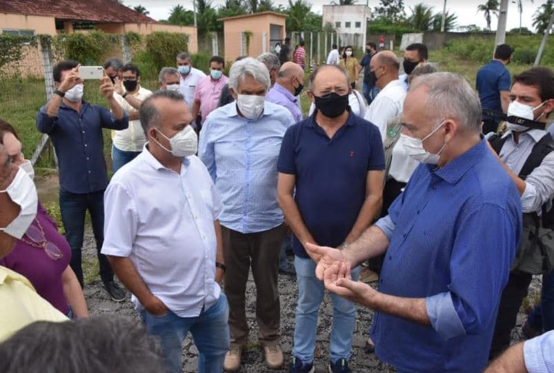 Em visita a São Gonçalo, ministro Rogério Marinho se compromete a buscar solução para obra parada do ‘Minha Casa, Minha Vida'