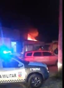 VÍDEO: Incêndio de 7 horas destrói armazém de materiais de festas em Natal