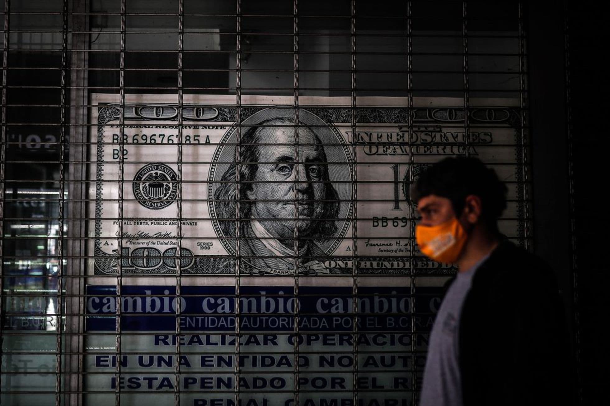 VENEZUALIZOU: Um peso argentino só compra uma balinha e está valendo pouco mais de 3 centavos de real