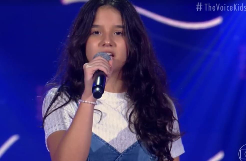 Potiguar Bia Gurgel brilha no ‘The Voice Kids' e é aplaudida de pé por Carlinhos Brown, Gaby Amarantos e Michel Teló
