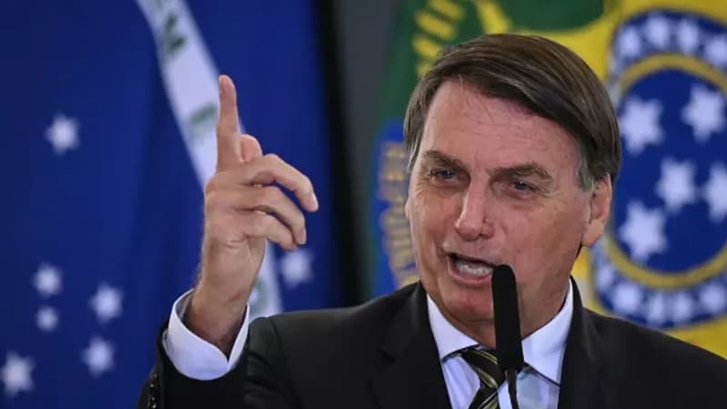 Bolsonaro anuncia aumento e diz que Bolsa Família de R$ 300 está ‘praticamente acertado'