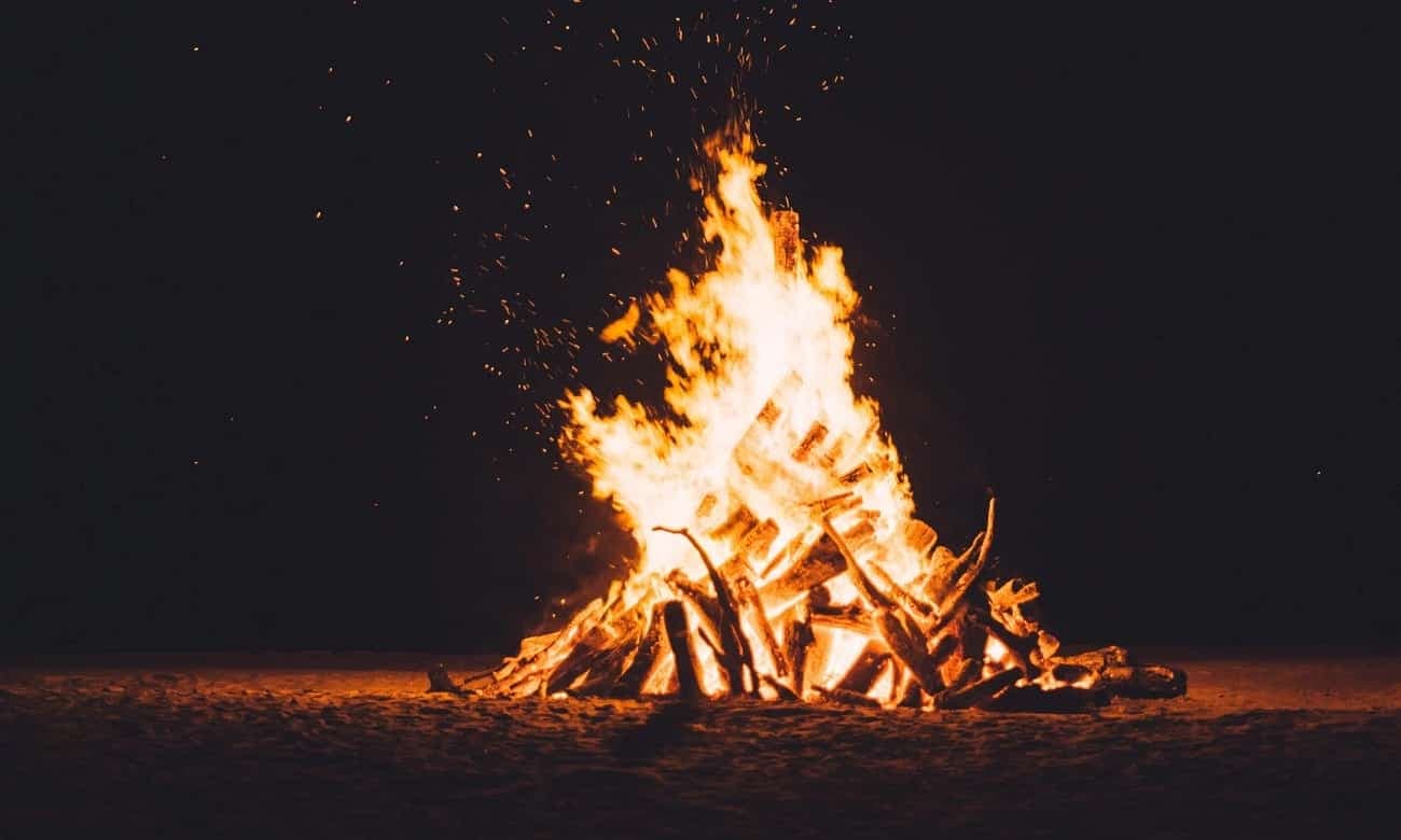 Fogueiras e uso de fogos de artifício seguem proibidos em São Gonçalo