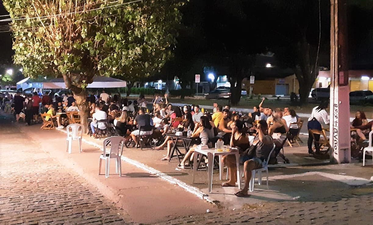 Oito bares em Natal são autuados no feriadão por funcionar além do horário permitido e por aglomeração