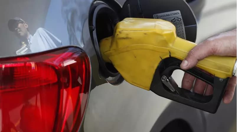 Petrobras reduz em 2% preço da gasolina nas refinarias