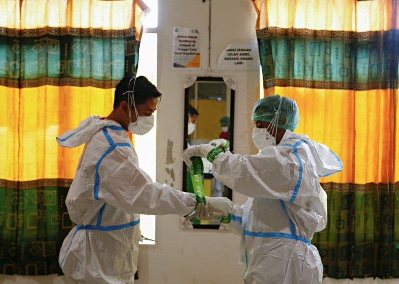 Mais de 350 médicos que foram vacinados com a Coronavac na Indonésia contraíram covid-19, dezenas foram hospitalizados