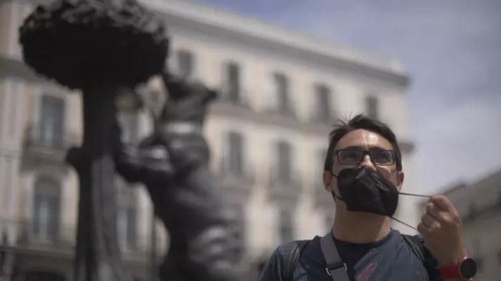 Espanha suspende obrigatoriedade de uso de máscaras ao ar livre; Mais da metade dos cidadãos já tomaram pelo menos uma dose da vacina