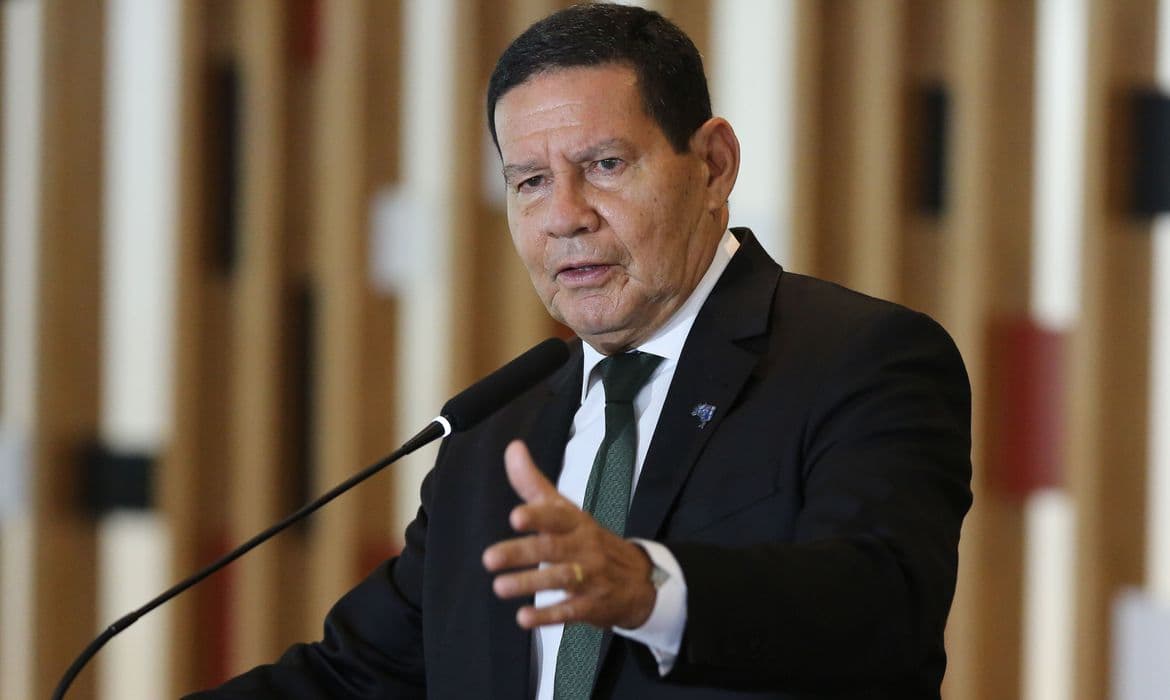 Mourão diz que Bolsonaro autorizou nova operação militar na Amazônia contra crimes ambientais