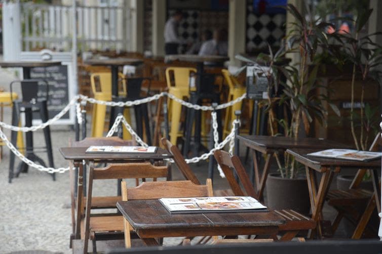 PESQUISA CNC: Hotéis e restaurantes têm queda histórica de 44% no faturamento e 397 mil de empregos perdidos. Setor prevê recuperação plena somente em 2023