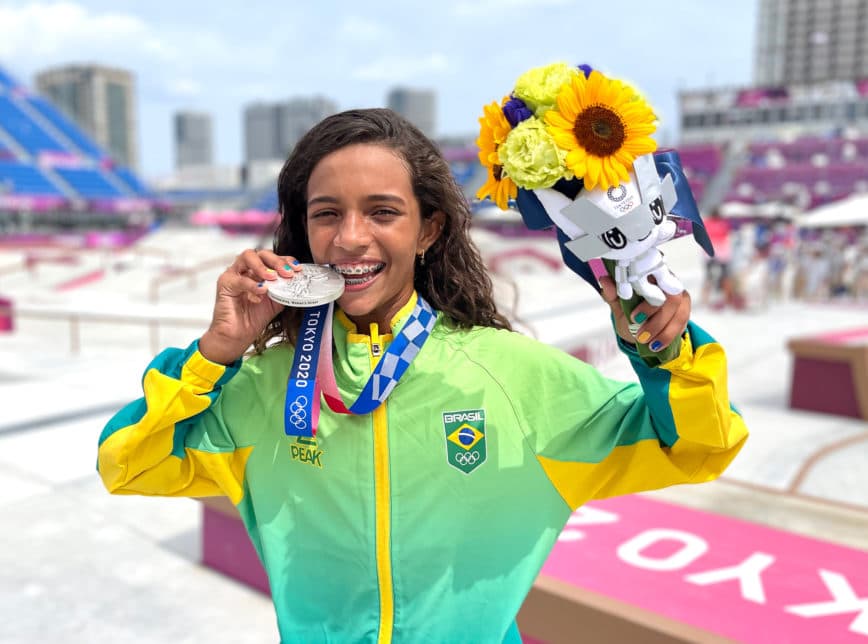 Aos 13 anos, brasileira conquista prata olímpica e faz história em Tóquio