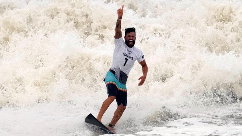 Primeiro medalhista de ouro do Brasil e do surfe olímpico, Ítalo Ferreira dedica conquista à avó
