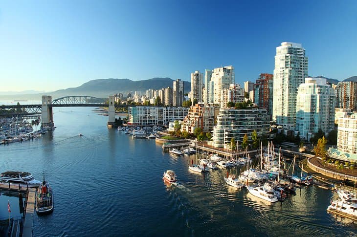 Canadá reabre fronteira para vacinados, mas mantém bloqueio a imunizados com Coronavac