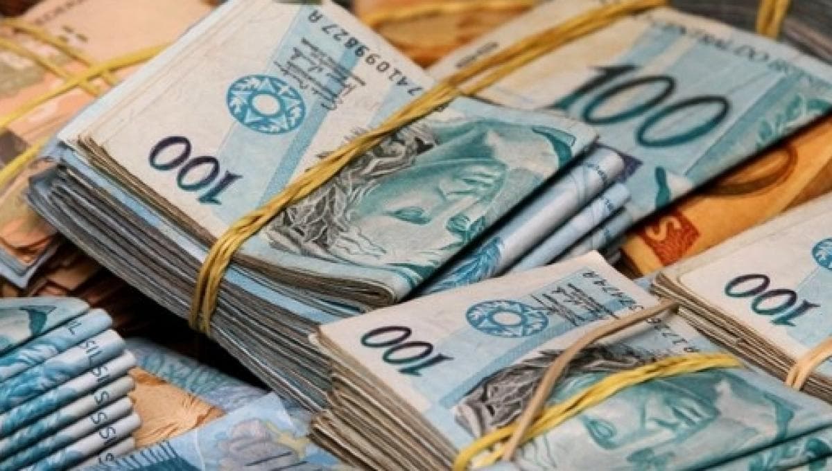 Correção inflada no teto de gastos dará a Bolsonaro R$ 1,8 bi extra para gastar