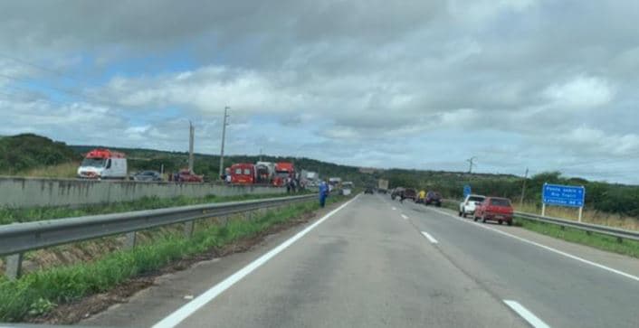 FOTOS: Acidente grave na BR-101, na altura de São José de Mipibu, interrompe trânsito no sentido Goianinha-Natal