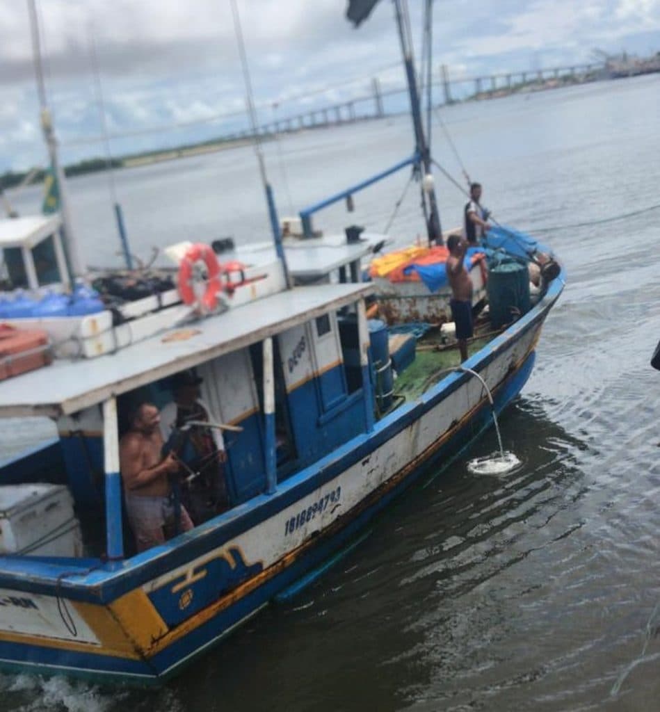 Marinha faz buscas por embarcação com pescadores potiguares desaparecida há quase 2 semanas
