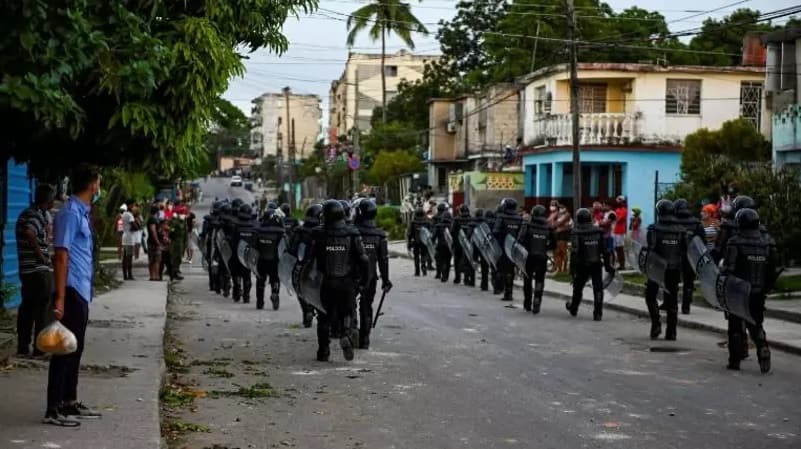 Crise econômica, falta de liberdade e pandemia explicam protestos em Cuba