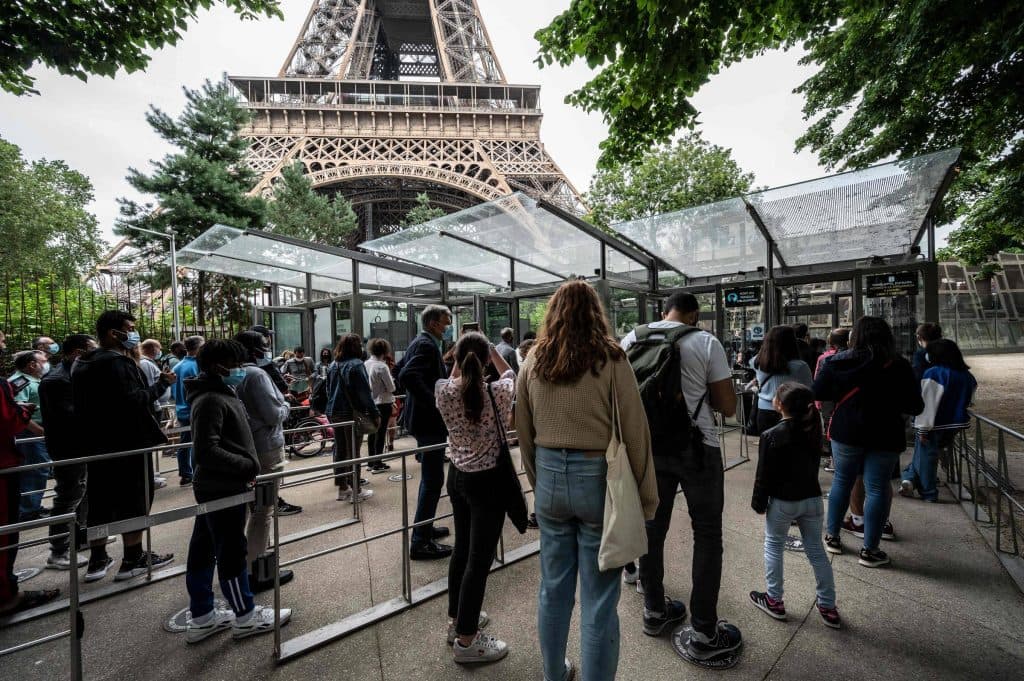 França libera entrada de turistas brasileiros completamente vacinados com AstraZeneca, Moderna, Pfizer ou Janssen