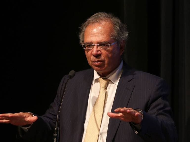 "O IBGE ainda está na idade da pedra lascada", diz Guedes ao ser questionado sobre a taxa de 14,6% de desemprego no país