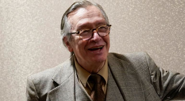 Olavo de Carvalho deixa hospital em SP após 10 dias internado