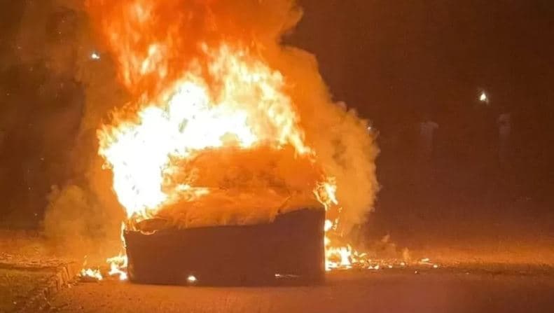 Tesla de R$ 650 mil explode com 3 dias de uso e pega fogo com dono dentro