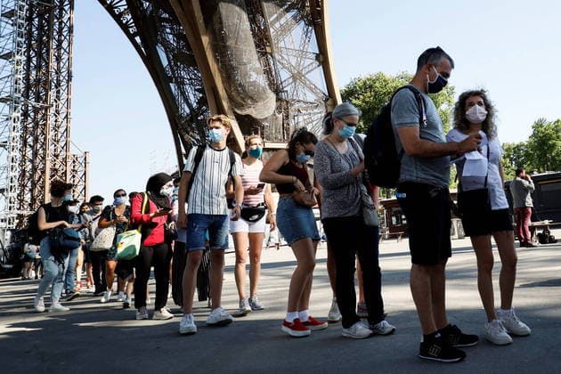 Torre Eiffel reabre ao público após 8 meses fechada devido à pandemia