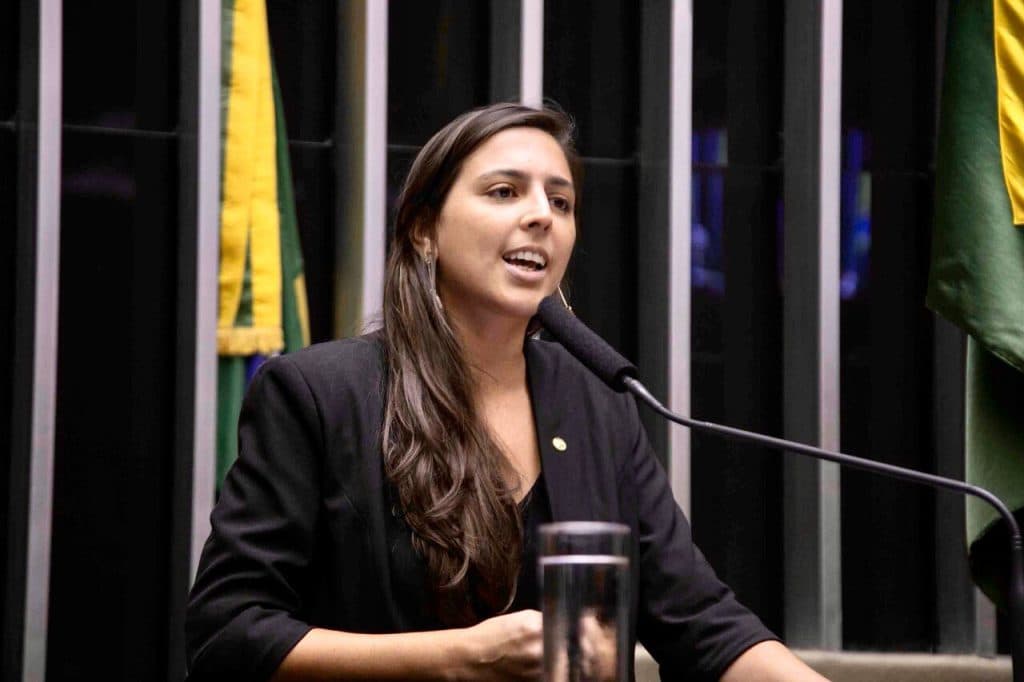 Do RN, apenas Natália Bonavides vota contra medidas mais rígidas contra assassinos de policiais e seus familiares; dois deputados não votaram
