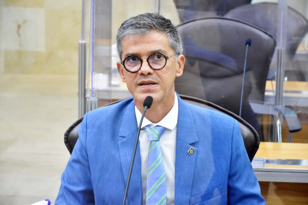 Deputado acusa Fátima Bezerra de discriminar policiais e cobra promessa de campanha