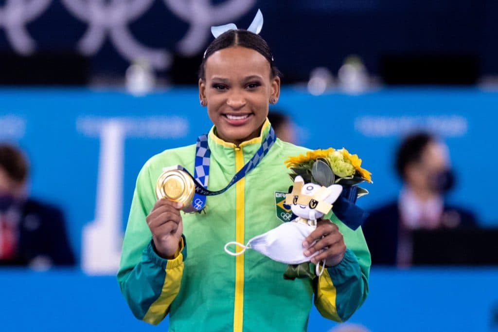 Rebeca Andrade salta para a história e é ouro nas Olimpíadas de Tóquio