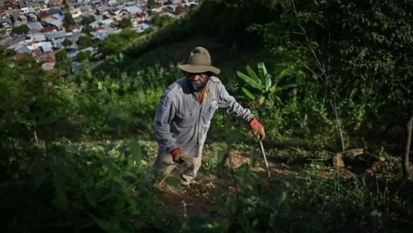 Com aposentadoria equivalente a R$ 5, idosos pedem dinheiro nas ruas das Venezuela