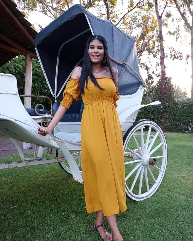 Cantora revelação, Rádija Guimarães faz sucesso cantando as dores do amor