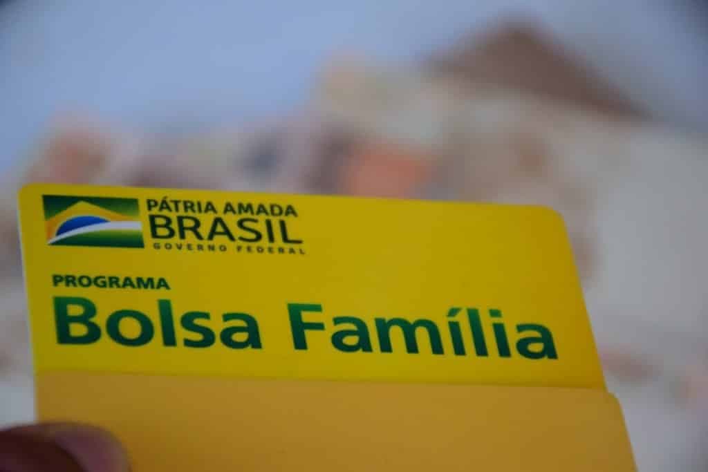 Governo Federal entrega ao Congresso projeto que abre espaço no orçamento para novo Bolsa Família