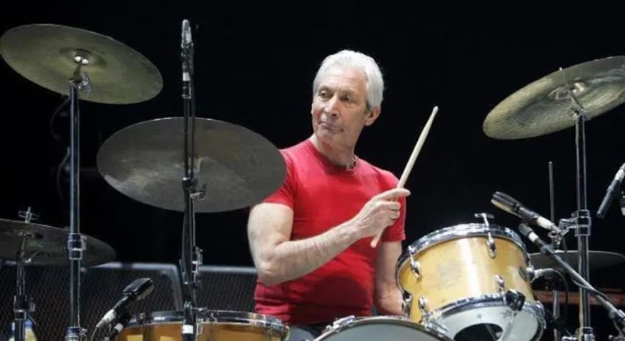 Morre Charlie Watts, baterista dos Rolling Stones, aos 80 anos