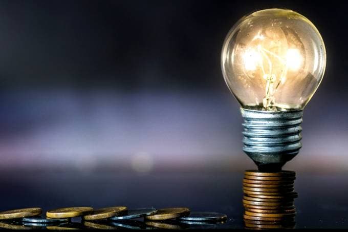 Aneel cria nova bandeira tarifária e taxa extra da conta de luz é de R$ 14,20