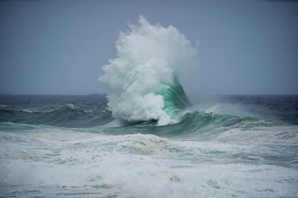 AVISO DE MAU TEMPO: Marinha emite alerta de ondas de até 3,5m de altura em parte da costa potiguar e recomenda que pequenas embarcações evitem a navegação