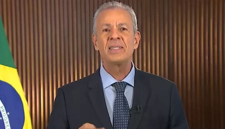 Esforço para reduzir consumo de energia é ‘inadiável', diz ministro Bento Albuquerque em pronunciamento