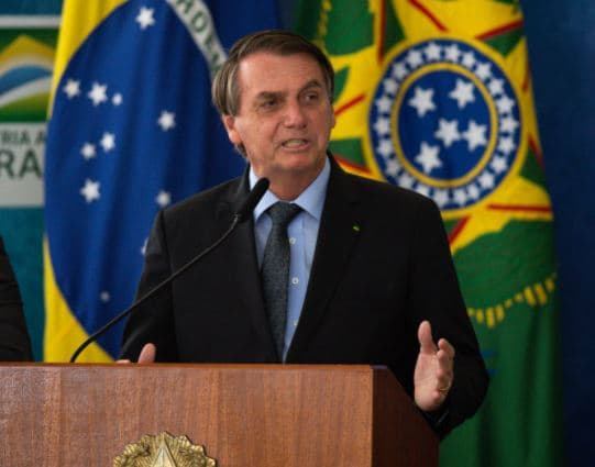 Bolsonaro assina decreto que cria sistema de crédito facilitado para pequenas empresas