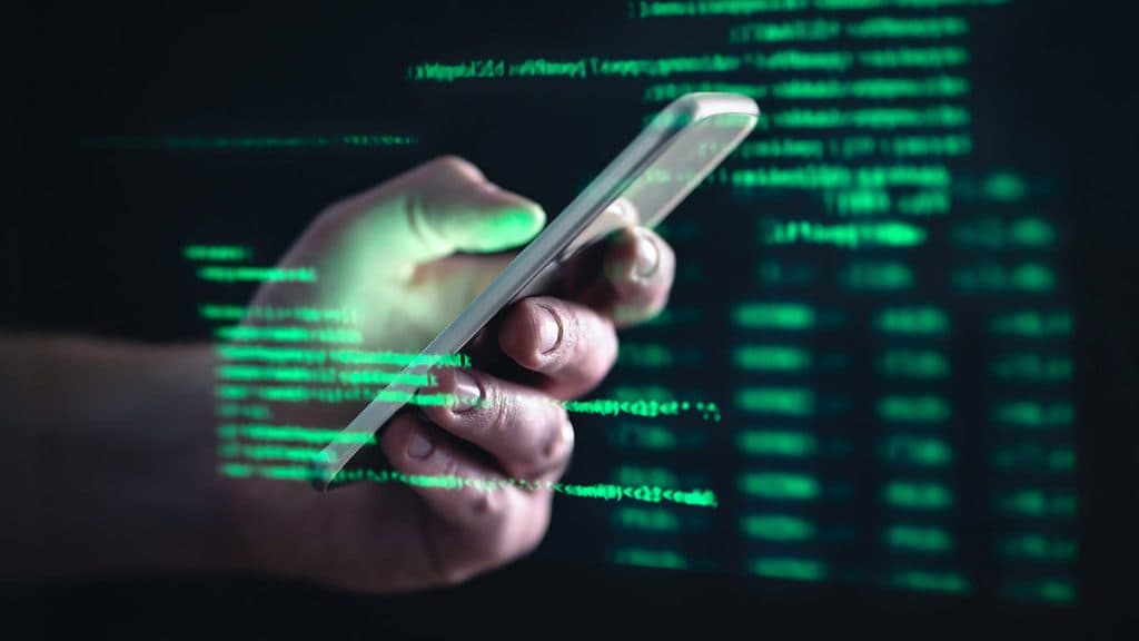 FIQUE ATENTO: Criminosos aplicam golpe da 3ª dose da vacina contra a covid-19 para clonar celular