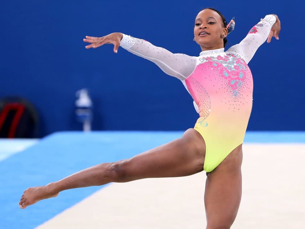 TÓQUIO 2020 - GINÁSTICA: Rebeca Andrade fica em 5º lugar no solo com Baile de Favela nas Olimpíadas; Zanetti arrisca, erra saída na final e fica em oitavo lugar nas argolas