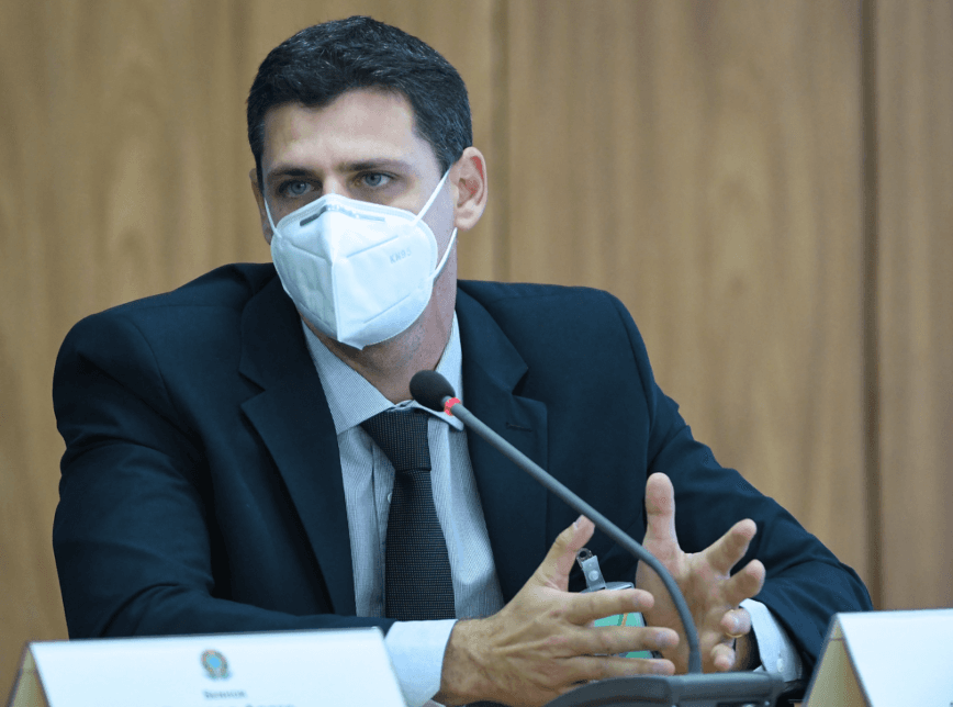 Auxílio Brasil custará R$ 60 bilhões e depende da reforma do IR, diz secretário