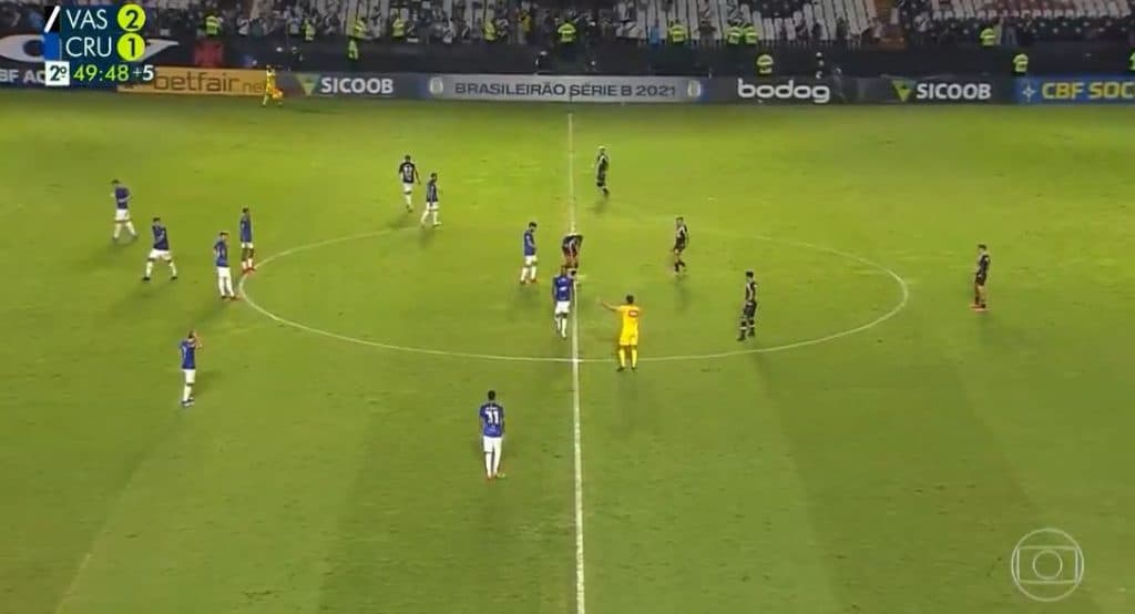 [VÍDEO] MICO AO VIVO: Globo não vê anulação de gol do Vasco, erra placar e só descobre após o fim do jogo