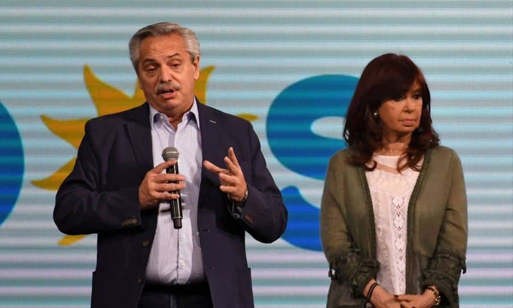 Fernández e Cristina Kirchner sofrem derrota contundente em eleições primárias na Argentina