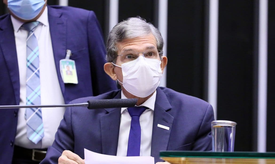 COMBUSTÍVEIS: Presidente da Petrobras, Silva e Luna diz que o tributo que mais impacta no preço da gasolina é o ICMS cobrado pelos estados