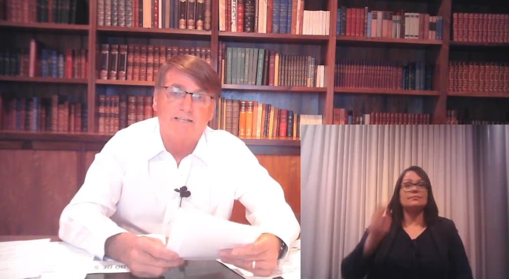 Bolsonaro diz que voltará a falar com veículos de imprensa, mas para Globo só ao vivo