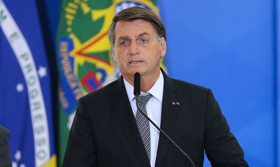 Bolsonaro entra com ação no STF para obrigar governadores a unificar ICMS sobre combustíveis
