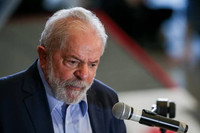 ‘Vamos ter que regulamentar as redes sociais’, diz Lula na Europa